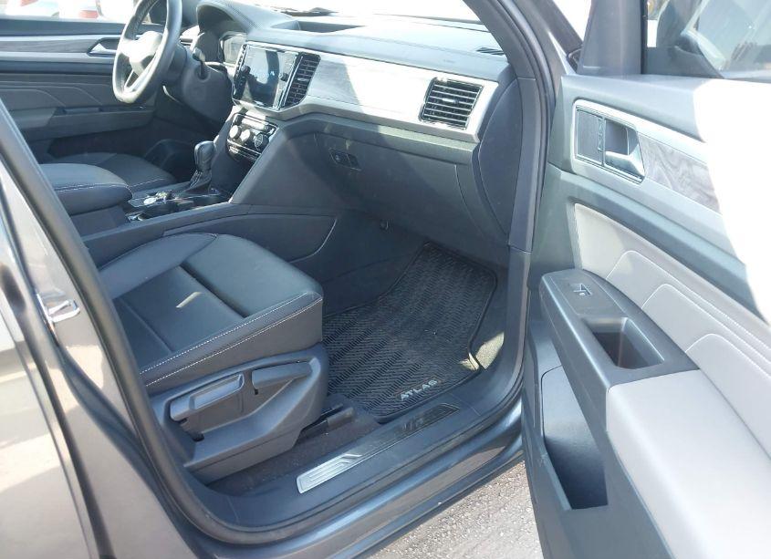 Photo 5 of 2023 Volkswagen Atlas CROSS SPORT 3.6L V6 SE W/TECHNOLOGY (VIN 1V2JE2CA8PC226431)