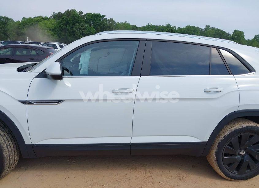 Photo 14 of 2024 Volkswagen Atlas CROSS SPORT 2.0T SE W/TECHNOLOGY (VIN 1V2JE2CA8RC212273)