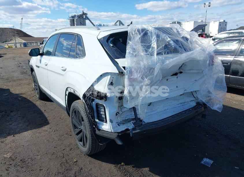 Photo 3 of 2022 Volkswagen Atlas CROSS SPORT 3.6L V6 SE W/TECHNOLOGY (VIN 1V2JE2CAXNC211975)