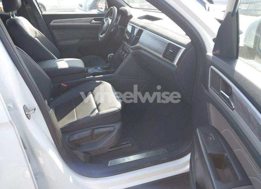 Photo 5 of 2022 Volkswagen Atlas CROSS SPORT 3.6L V6 SE W/TECHNOLOGY (VIN 1V2JE2CAXNC211975)