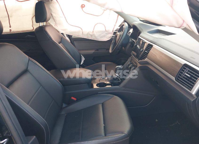 Photo 5 of 2022 Volkswagen Atlas 2.0T SE W/TECHNOLOGY (VIN 1V2JP2CA0NC545183)