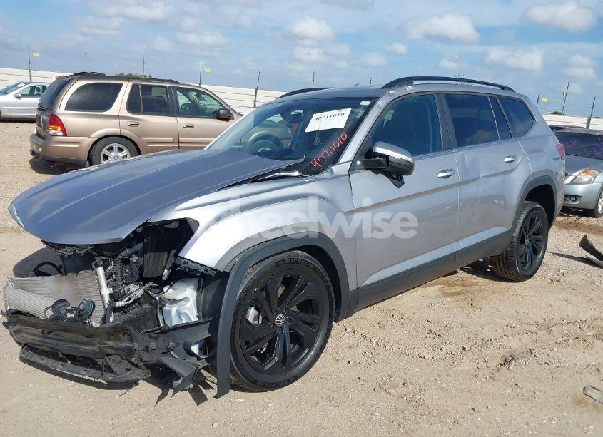 Photo 2 of 2022 Volkswagen Atlas 2.0T SE W/TECHNOLOGY (VIN 1V2JP2CA4NC514163)