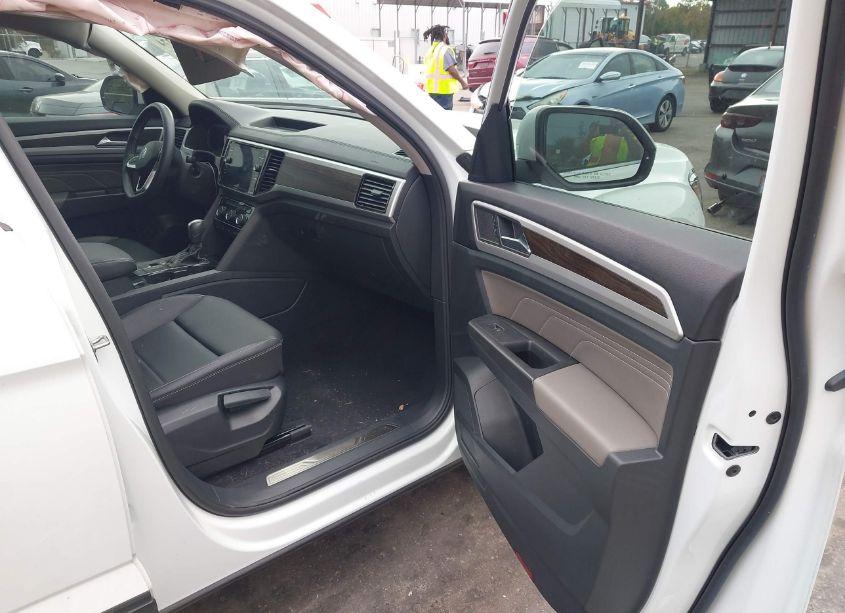 Photo 5 of 2023 Volkswagen Atlas 2.0T SE W/TECHNOLOGY (VIN 1V2JP2CA5PC522047)