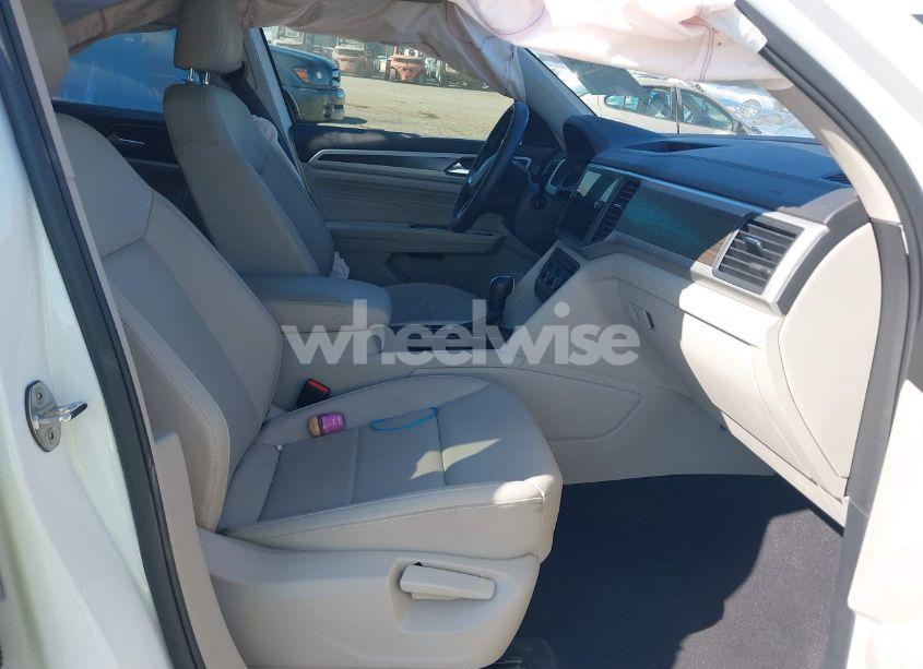 Photo 5 of 2021 Volkswagen Atlas 2.0T SE W/TECHNOLOGY (VIN 1V2JP2CAXMC560708)