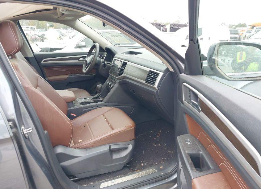 Photo 5 of 2022 Volkswagen Atlas 3.6L V6 SE W/TECHNOLOGY (VIN 1V2JR2CA0NC511870)