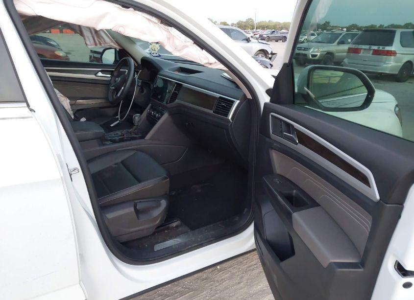 Photo 5 of 2023 Volkswagen Atlas 3.6L V6 SE W/TECHNOLOGY (VIN 1V2JR2CA1PC520905)