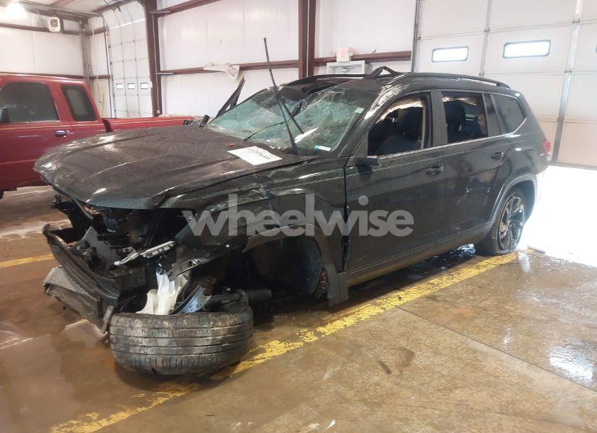 Photo 2 of 2022 Volkswagen Atlas 3.6L V6 SE W/TECHNOLOGY (VIN 1V2JR2CA3NC512947)