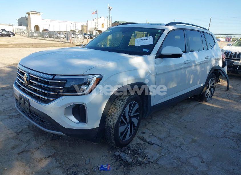 Photo 2 of 2024 Volkswagen Atlas 2.0T SE W/TECHNOLOGY (VIN 1V2JR2CA3RC502909)