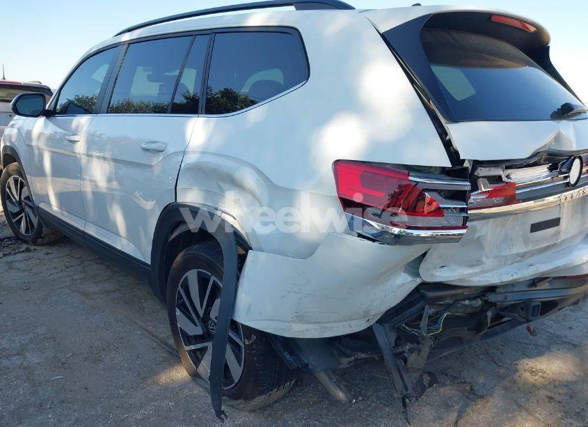 Photo 3 of 2024 Volkswagen Atlas 2.0T SE W/TECHNOLOGY (VIN 1V2JR2CA3RC502909)