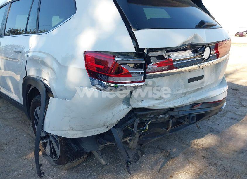 Photo 6 of 2024 Volkswagen Atlas 2.0T SE W/TECHNOLOGY (VIN 1V2JR2CA3RC502909)