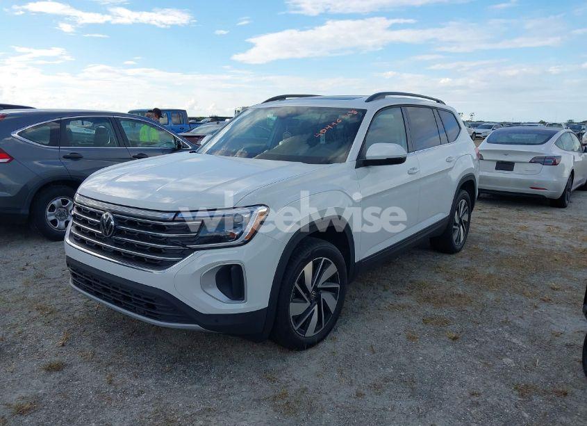 Photo 2 of 2024 Volkswagen Atlas 2.0T SE W/TECHNOLOGY (VIN 1V2JR2CA4RC585962)