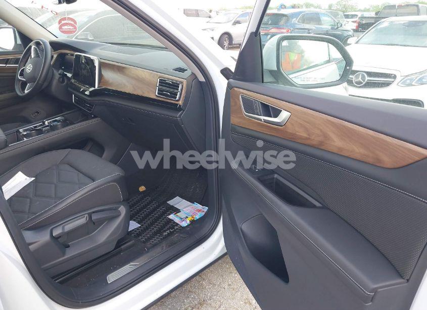 Photo 5 of 2024 Volkswagen Atlas 2.0T SE W/TECHNOLOGY (VIN 1V2JR2CA4RC585962)