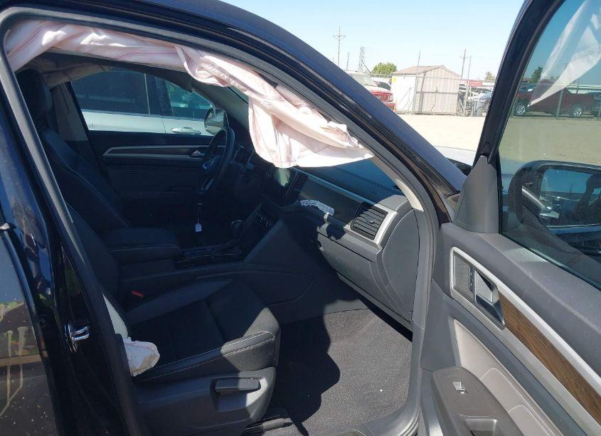 Photo 5 of 2022 Volkswagen Atlas 3.6L V6 SE W/TECHNOLOGY (VIN 1V2JR2CA5NC560238)