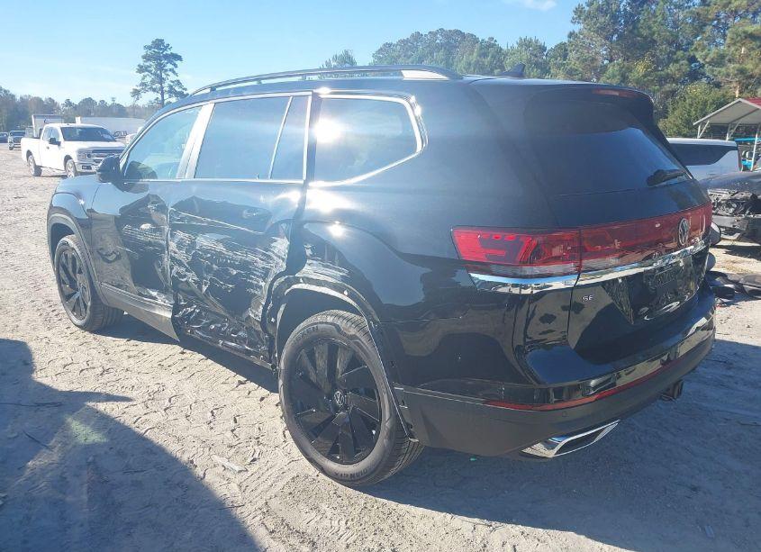 Photo 3 of 2024 Volkswagen Atlas 2.0T SE W/TECHNOLOGY (VIN 1V2JR2CA5RC611906)