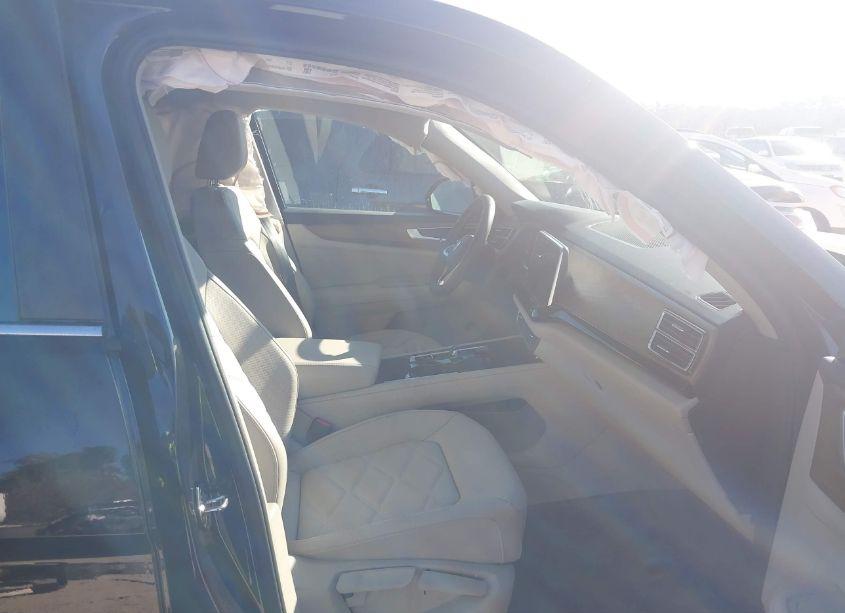 Photo 5 of 2024 Volkswagen Atlas 2.0T SE W/TECHNOLOGY (VIN 1V2JR2CA5RC611906)