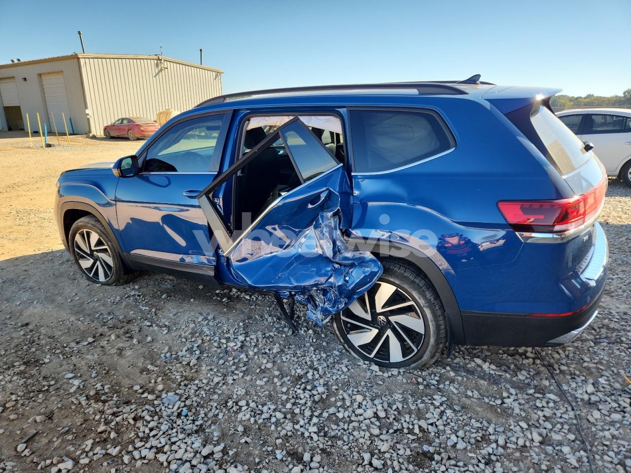 Photo 2 of 2025 VOLKSWAGEN ATLAS SE (VIN 1V2JR2CA5SC541846)