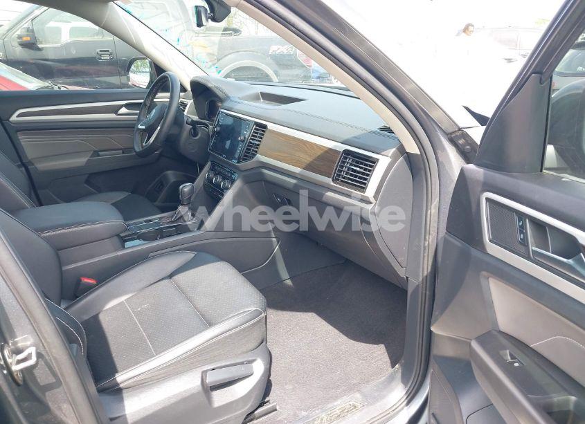 Photo 5 of 2022 Volkswagen Atlas 3.6L V6 SE W/TECHNOLOGY (VIN 1V2JR2CA7NC523045)