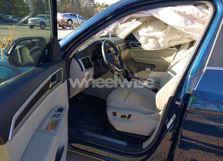 Photo 5 of 2022 Volkswagen Atlas 3.6L V6 SE W/TECHNOLOGY (VIN 1V2JR2CA7NC544557)