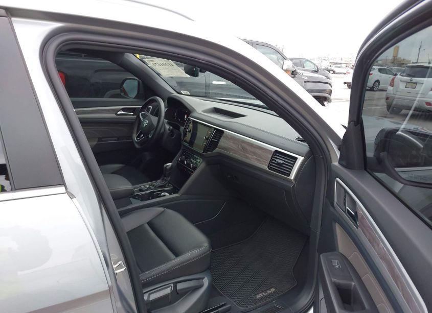 Photo 5 of 2022 Volkswagen Atlas CROSS SPORT 3.6L V6 SE W/TECHNOLOGY (VIN 1V2KE2CA2NC211716)