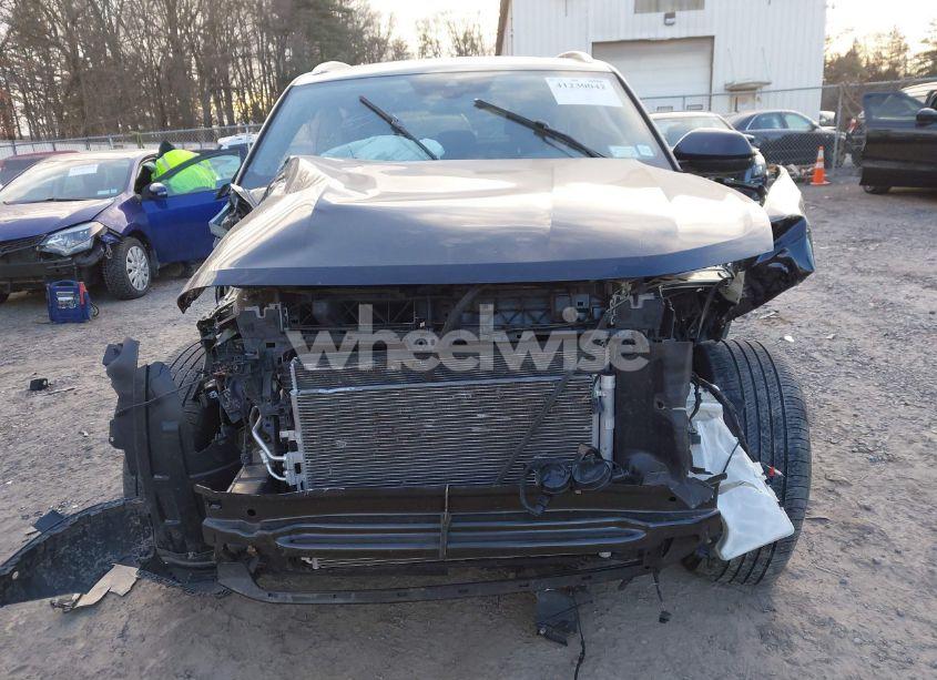 Photo 11 of 2024 Volkswagen Atlas CROSS SPORT 2.0T SE W/TECHNOLOGY (VIN 1V2KE2CA2RC201547)