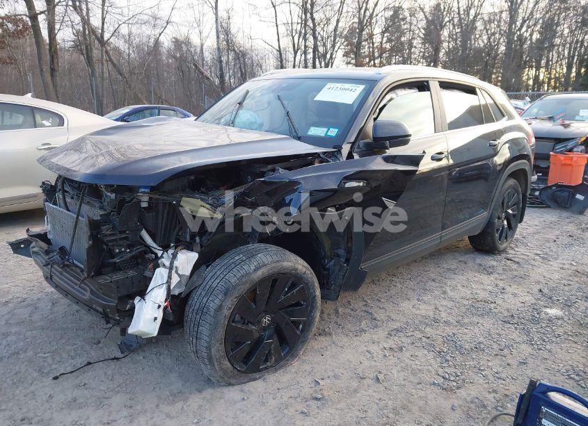 Photo 2 of 2024 Volkswagen Atlas CROSS SPORT 2.0T SE W/TECHNOLOGY (VIN 1V2KE2CA2RC201547)