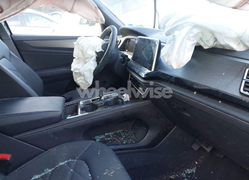 Photo 5 of 2024 Volkswagen Atlas CROSS SPORT 2.0T SE W/TECHNOLOGY (VIN 1V2KE2CA2RC201547)