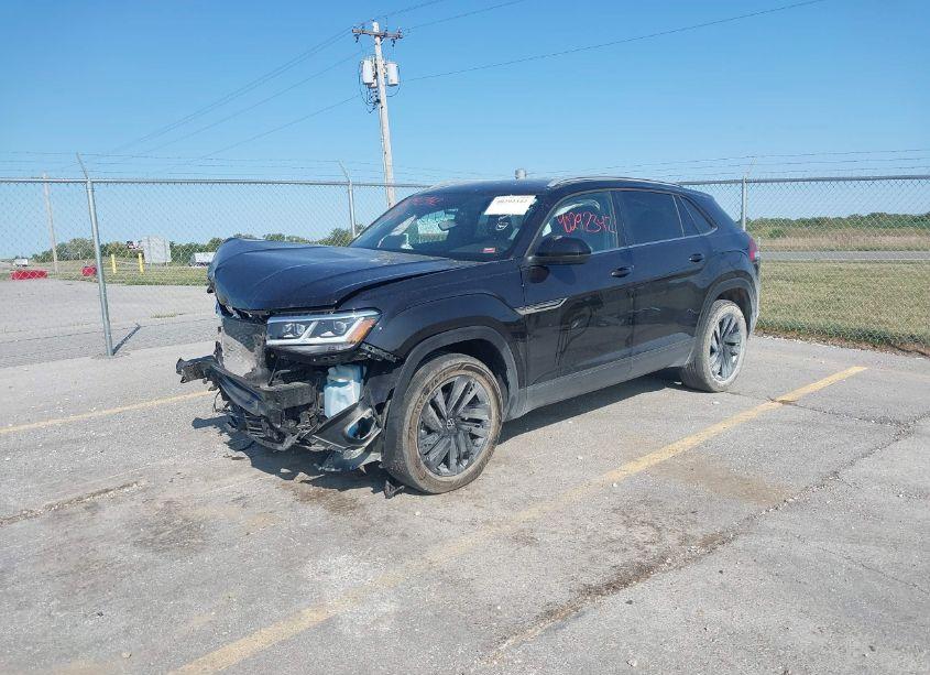 Photo 2 of 2022 Volkswagen Atlas CROSS SPORT 3.6L V6 SE W/TECHNOLOGY (VIN 1V2KE2CA3NC213846)