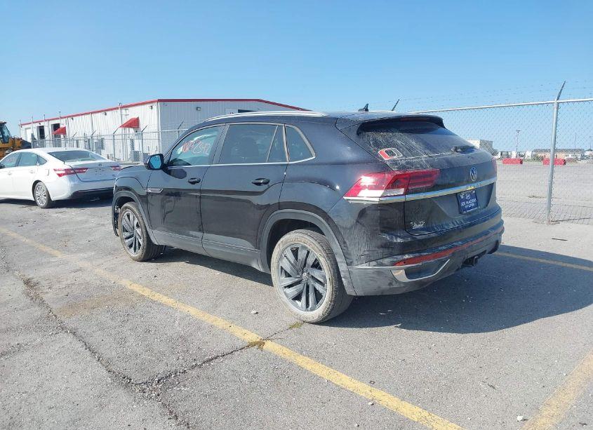 Photo 3 of 2022 Volkswagen Atlas CROSS SPORT 3.6L V6 SE W/TECHNOLOGY (VIN 1V2KE2CA3NC213846)