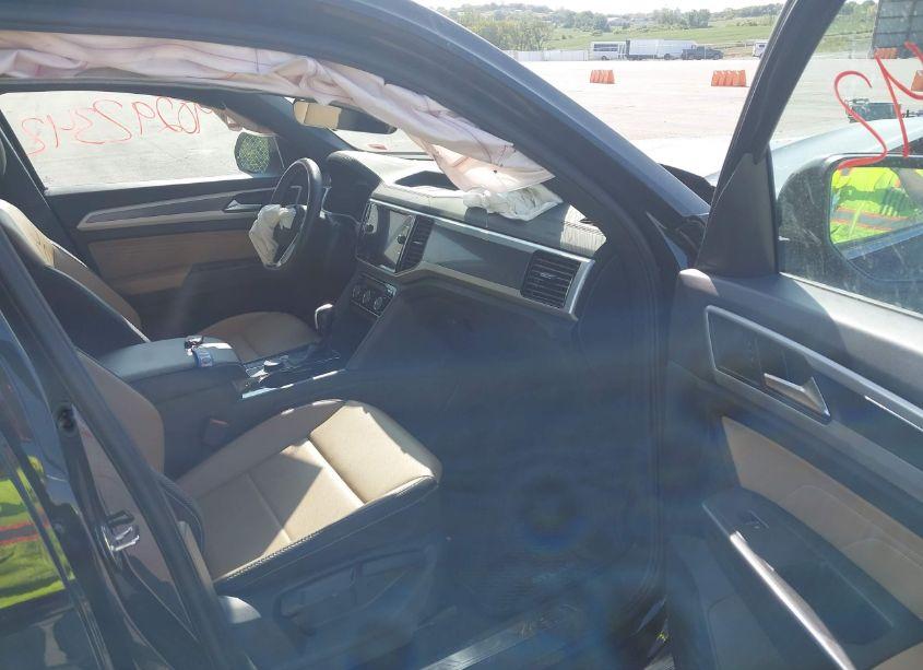 Photo 5 of 2022 Volkswagen Atlas CROSS SPORT 3.6L V6 SE W/TECHNOLOGY (VIN 1V2KE2CA3NC213846)