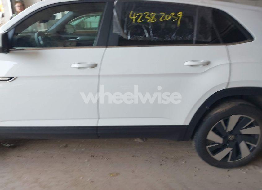 Photo 14 of 2024 Volkswagen Atlas CROSS SPORT 2.0T SE W/TECHNOLOGY (VIN 1V2KE2CA4RC208435)