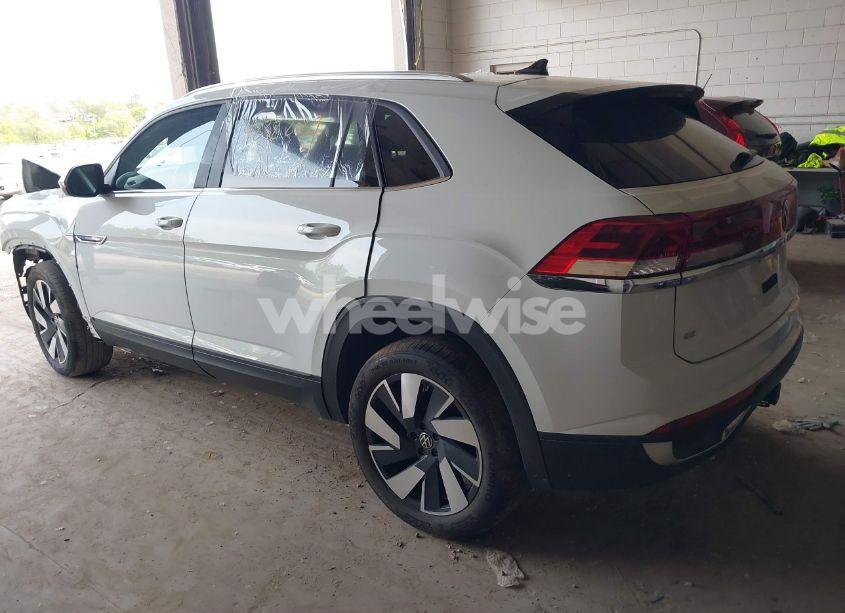 Photo 3 of 2024 Volkswagen Atlas CROSS SPORT 2.0T SE W/TECHNOLOGY (VIN 1V2KE2CA4RC208435)