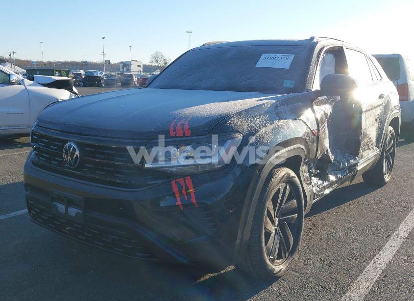 Photo 2 of 2021 Volkswagen Atlas CROSS SPORT 3.6L V6 SE W/TECHNOLOGY (VIN 1V2KE2CA5MC215726)