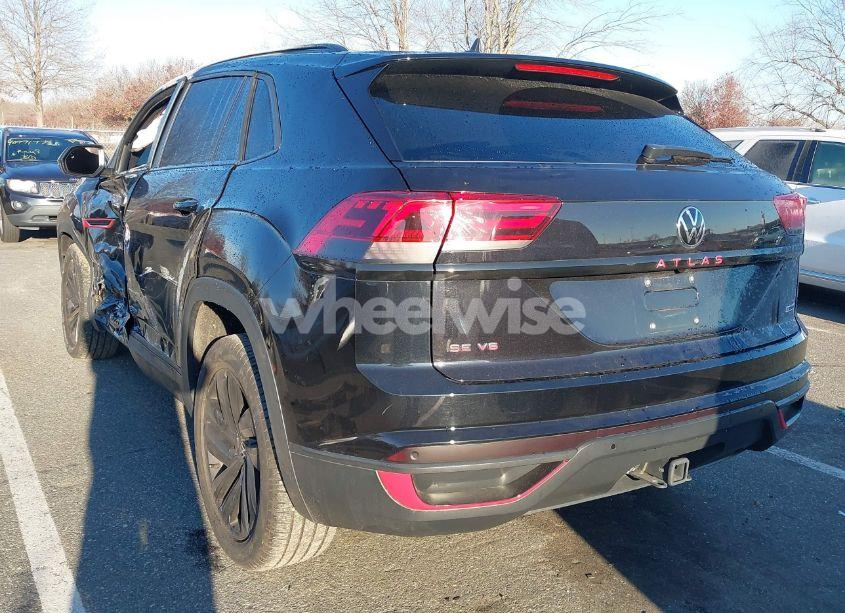 Photo 3 of 2021 Volkswagen Atlas CROSS SPORT 3.6L V6 SE W/TECHNOLOGY (VIN 1V2KE2CA5MC215726)