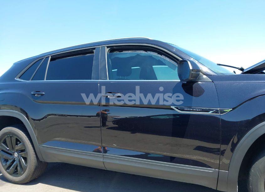 Photo 13 of 2022 Volkswagen Atlas CROSS SPORT 3.6L V6 SE W/TECHNOLOGY (VIN 1V2KE2CA8NC220310)