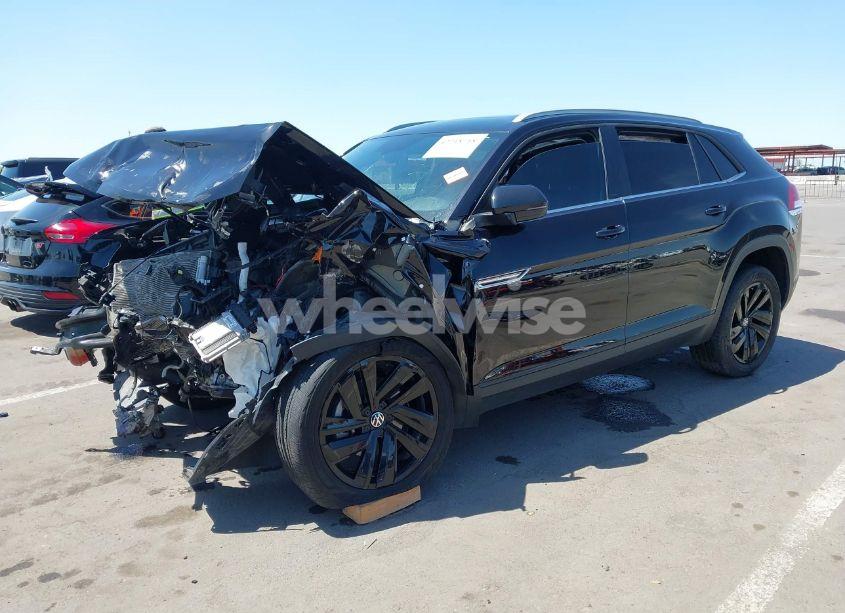 Photo 2 of 2022 Volkswagen Atlas CROSS SPORT 3.6L V6 SE W/TECHNOLOGY (VIN 1V2KE2CA8NC220310)