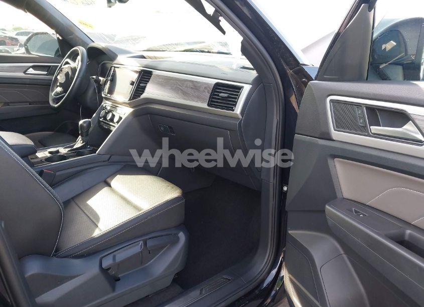 Photo 5 of 2022 Volkswagen Atlas CROSS SPORT 3.6L V6 SE W/TECHNOLOGY (VIN 1V2KE2CA8NC220310)