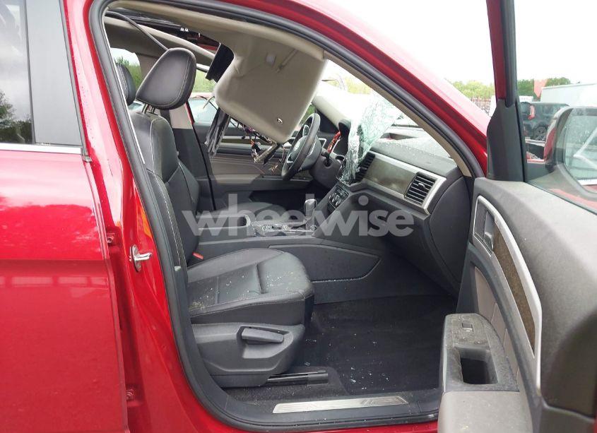 Photo 5 of 2022 Volkswagen Atlas 2.0T SE W/TECHNOLOGY (VIN 1V2KP2CA0NC522555)