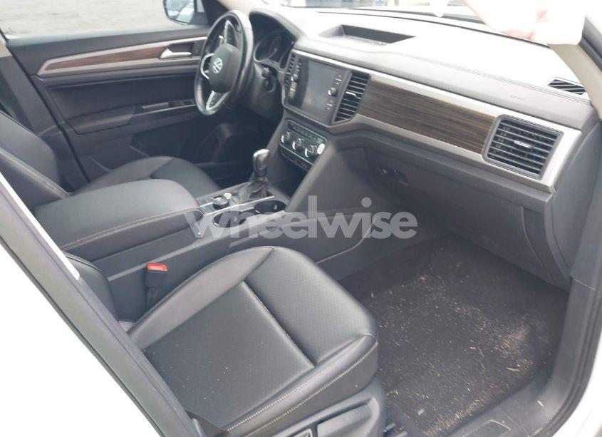 Photo 5 of 2021 Volkswagen Atlas 2.0T SE W/TECHNOLOGY (VIN 1V2KP2CA7MC525144)