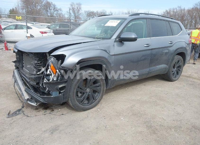 Photo 2 of 2021 Volkswagen Atlas 3.6L V6 SE W/TECHNOLOGY (VIN 1V2KR2CA0MC570498)