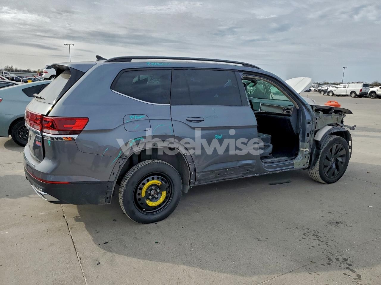 Photo 3 of 2024 VOLKSWAGEN ATLAS SE (VIN 1V2KR2CA0RC607377)