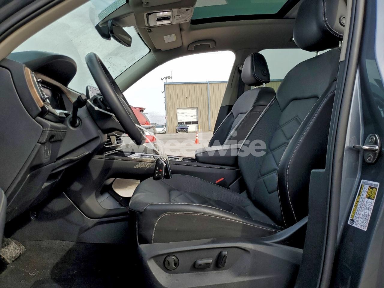 Photo 7 of 2024 VOLKSWAGEN ATLAS SE (VIN 1V2KR2CA0RC607377)