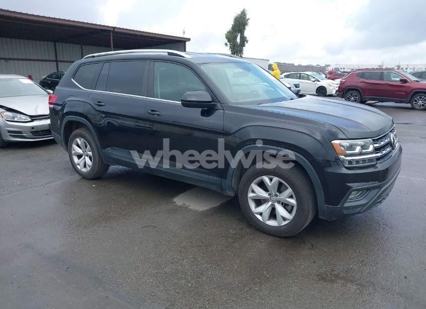 2018 Volkswagen Atlas 3.6L V6 SE (VIN 1V2KR2CA1JC543807) main photo