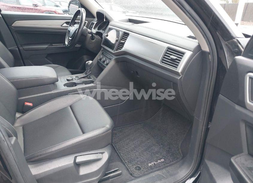 Photo 5 of 2018 Volkswagen Atlas 3.6L V6 SE (VIN 1V2KR2CA1JC543807)