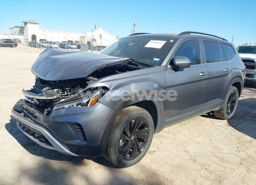 Photo 2 of 2022 Volkswagen Atlas 3.6L V6 SE W/TECHNOLOGY (VIN 1V2KR2CA1NC561102)