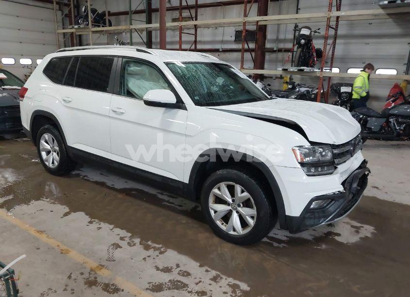 2018 Volkswagen Atlas 3.6L V6 SE (VIN 1V2KR2CA2JC569381) main photo