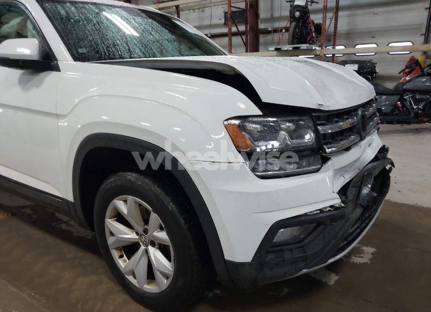 Photo 6 of 2018 Volkswagen Atlas 3.6L V6 SE (VIN 1V2KR2CA2JC569381)