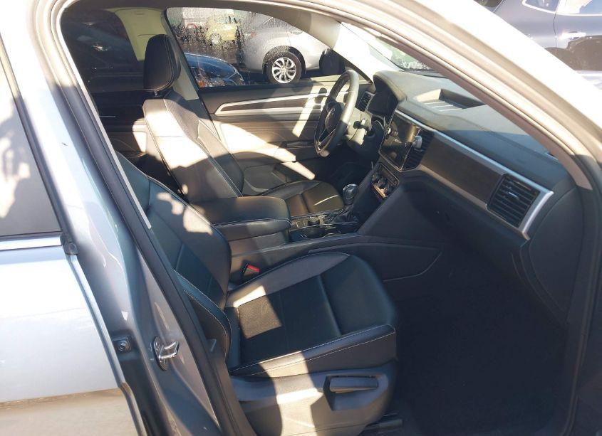 Photo 5 of 2022 Volkswagen Atlas 3.6L V6 SE W/TECHNOLOGY (VIN 1V2KR2CA2NC531364)