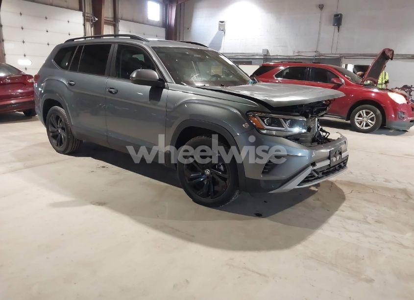 2022 Volkswagen Atlas 3.6L V6 SE W/TECHNOLOGY (VIN 1V2KR2CA2NC549881) main photo