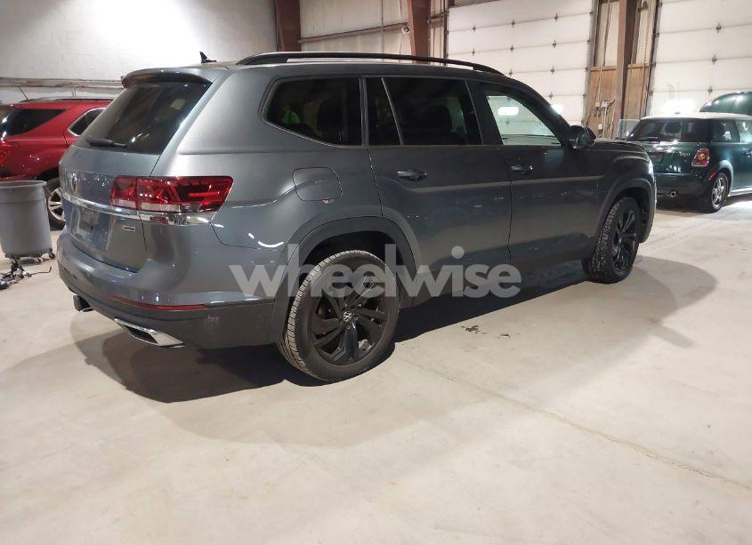 Photo 4 of 2022 Volkswagen Atlas 3.6L V6 SE W/TECHNOLOGY (VIN 1V2KR2CA2NC549881)