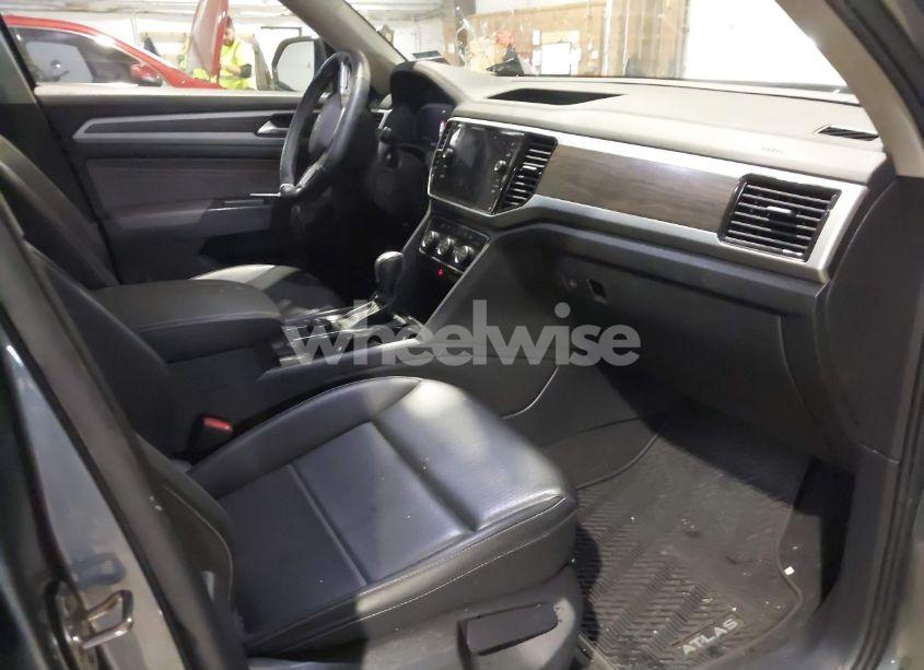 Photo 5 of 2022 Volkswagen Atlas 3.6L V6 SE W/TECHNOLOGY (VIN 1V2KR2CA2NC549881)